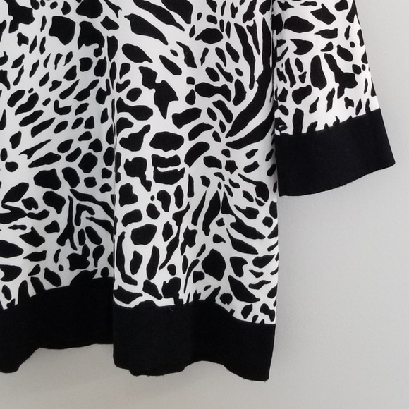 Joseph A Women's Animal Print Top - Picture 2 of 7